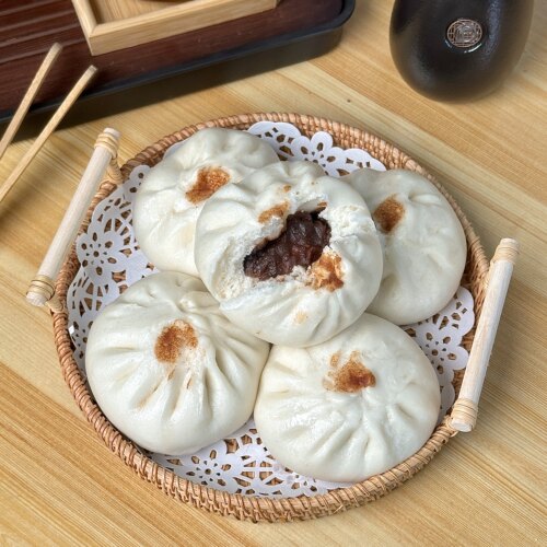 日越正宗老面豆沙包手工揉制