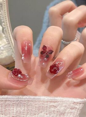 乌梅子酱红色花朵穿戴甲法式珍珠可拆卸美甲显白氛围感纯手工甲片
