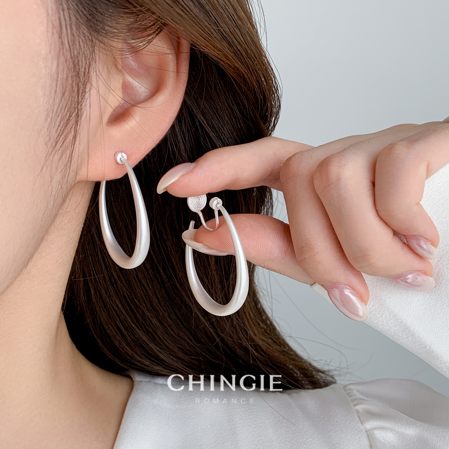 哑光磨砂银色水滴素圈耳环