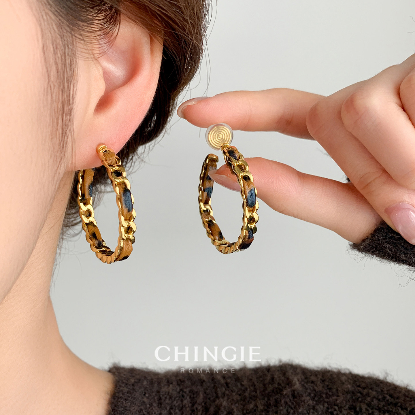 青芥金色小香风豹纹编织圈圈耳环