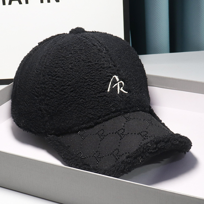 毛绒棒球帽女2025新款秋冬季水钻小头围显瘦黑色硬顶帽子女鸭舌帽