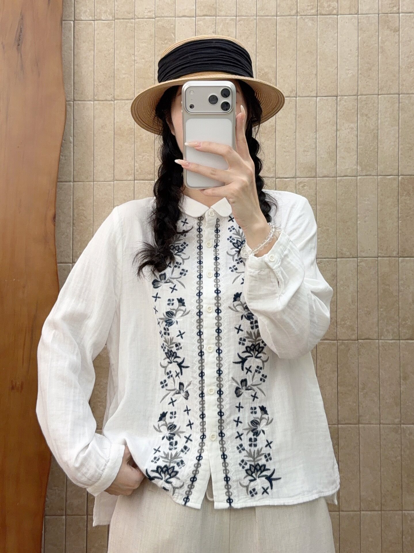 เสื้อเชิ้ตปักลายแขนยาว 100% ผ้าฝ้าย กระดุมแถวเดียว ดูผอมเพรียว แมตช์ง่าย ผ้าสาลูสองชั้น สไตล์เรียบหรูสำหรับผู้หญิง รุ่นใหม่ฤดูใบไม้ร่วง