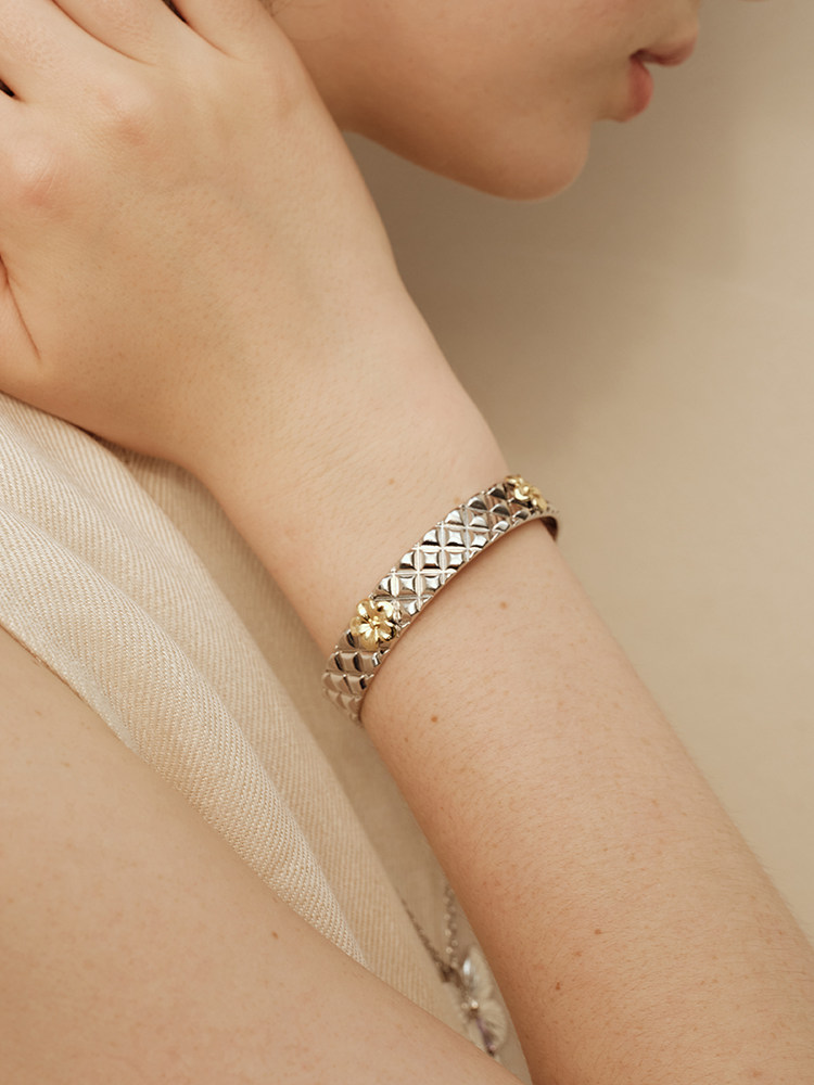 [NEW YEARS GIFT] NARCII CAMELLIA FLYING BRACELET WOMENS INS PREMIUM ORIGINAL DESIGN JEWELRY ARMBANGLE