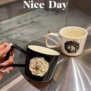 ins高颜值浮雕黑色山茶花马克杯小众创意高柄挂耳咖啡杯精致杯子
