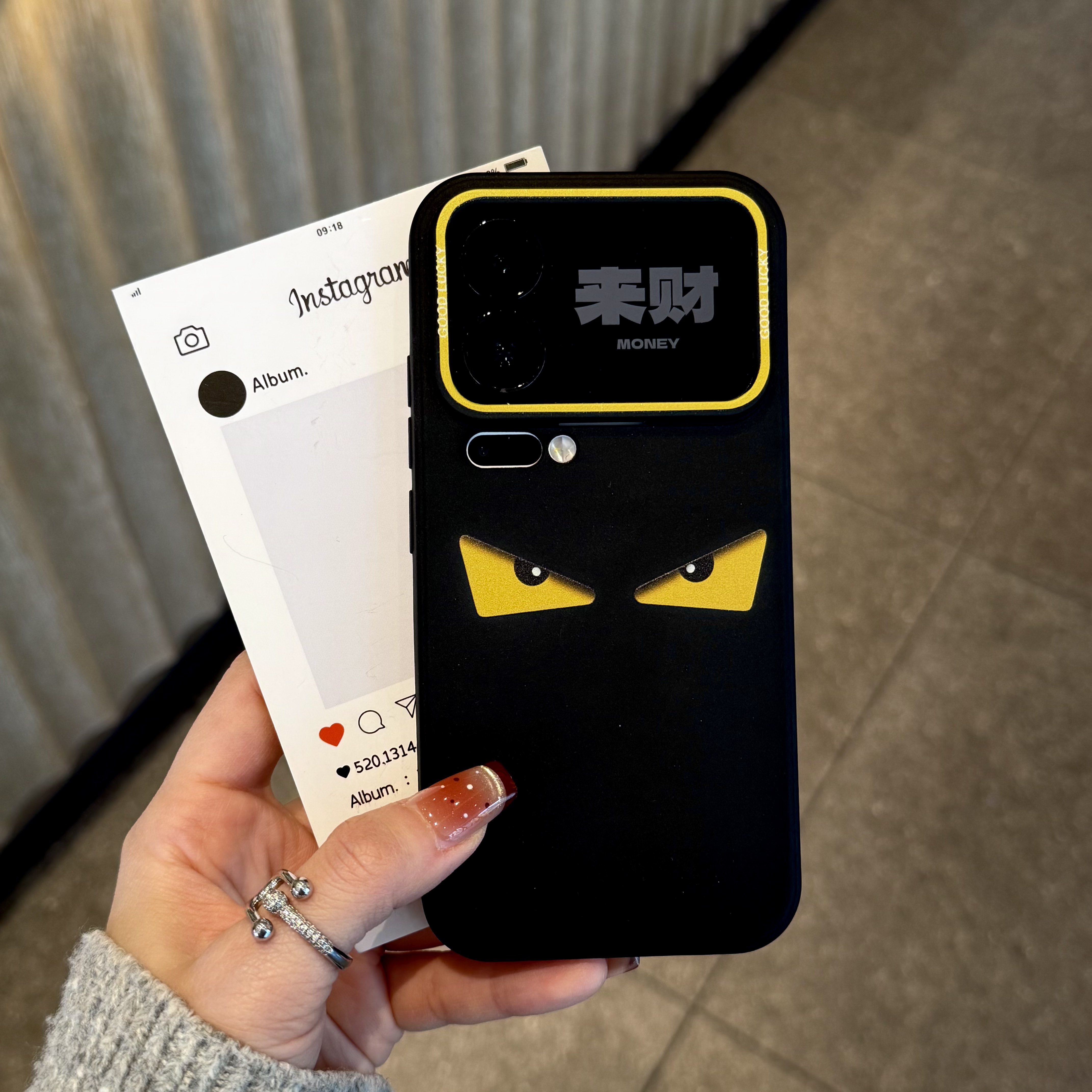 创意个性奶凶表情适用苹果17promax磨砂天使眼手机壳iPhone16/15/14/13pro卡通风vivo华为P70小米17oppo男款