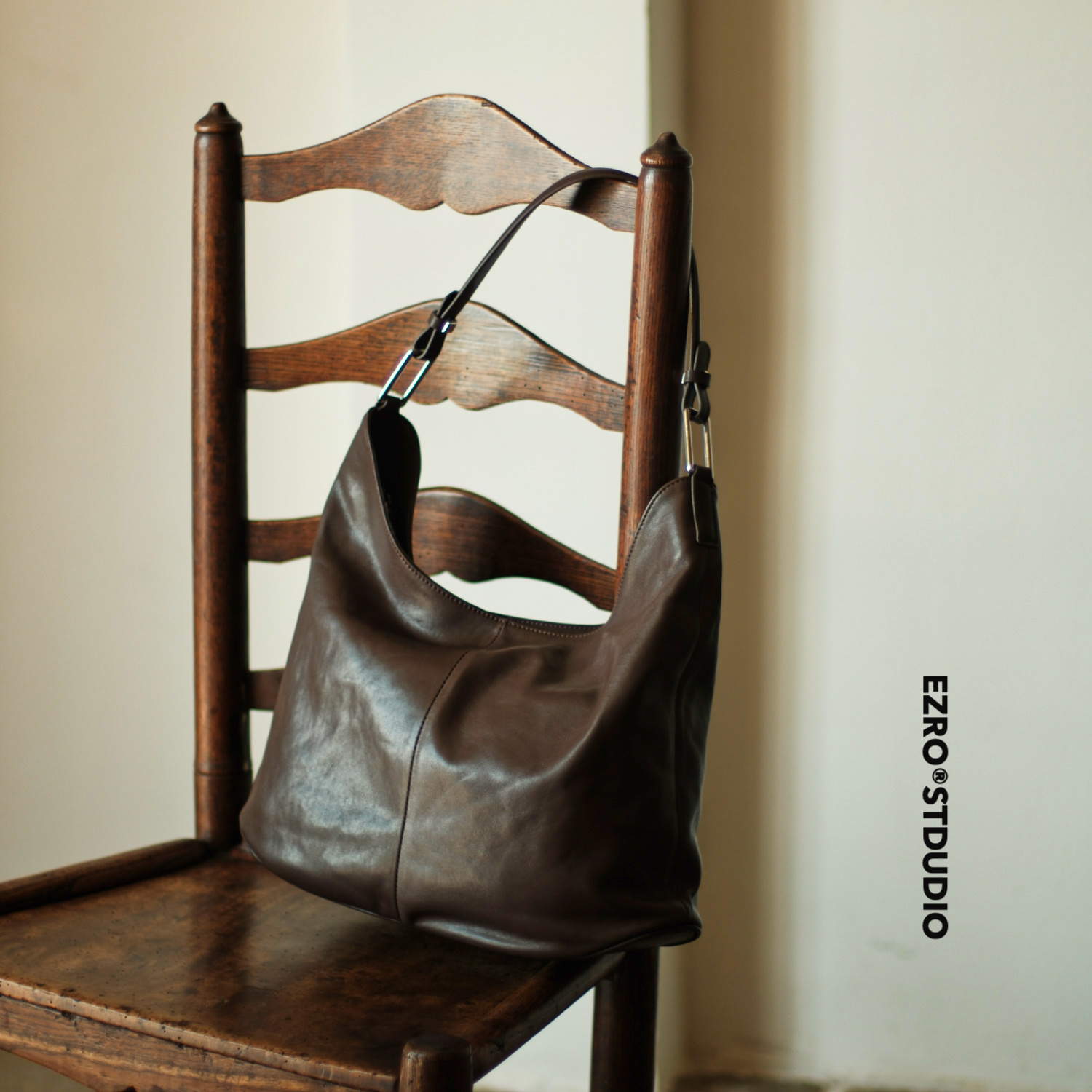 EZRO植鞣羊皮单肩腋下水桶托特包