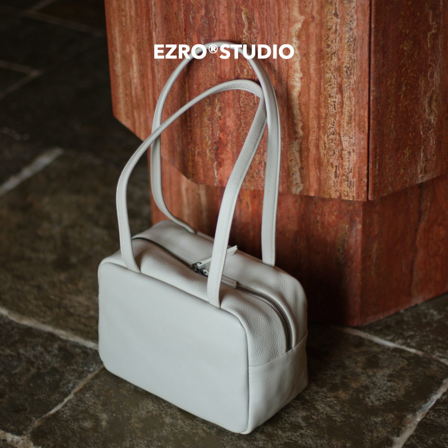 【EZRO】一作 真皮头层柔软牛皮简约小方包单肩腋下包保龄球包女