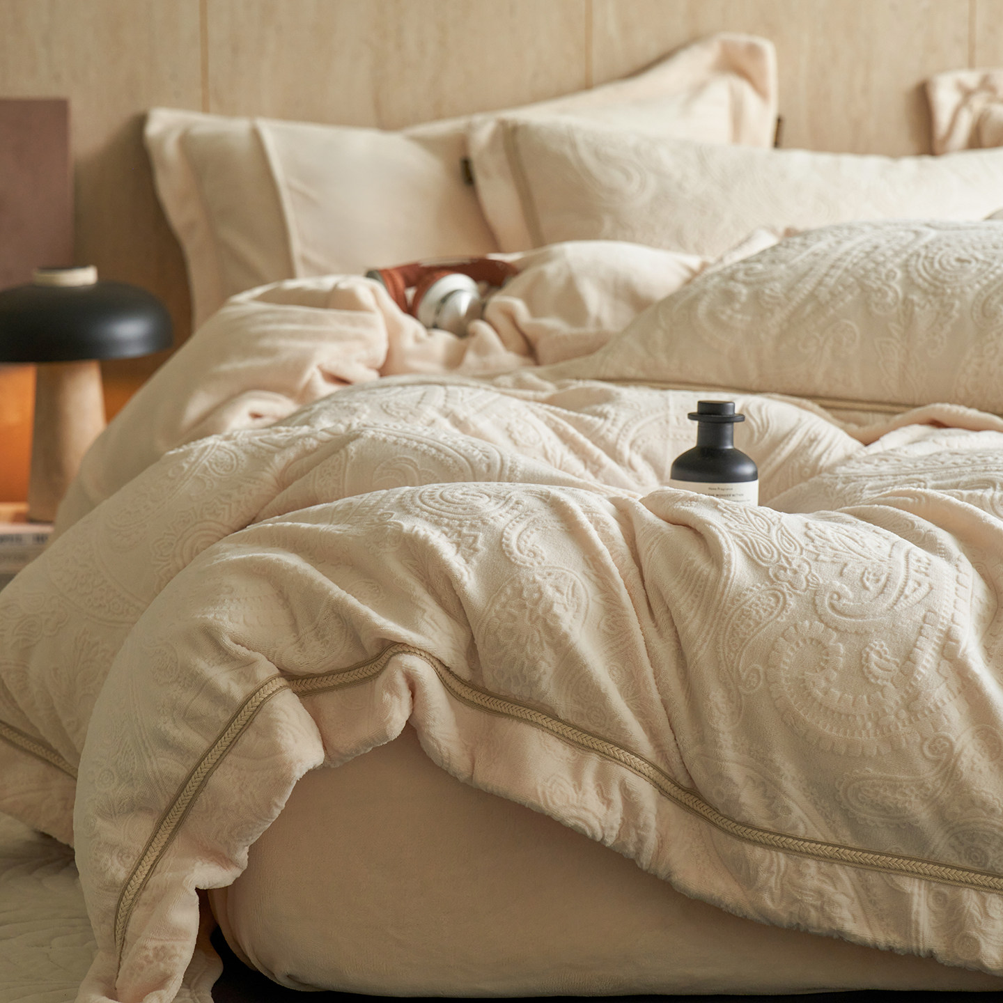 法式轻奢雕花牛奶绒四件套保暖加厚珊瑚绒简约被套床单奶油风床品