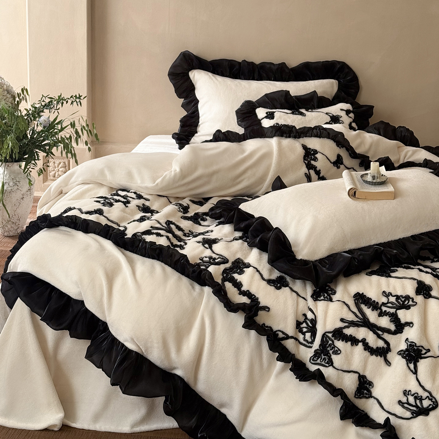法式冬季黑白兔兔绒四件套公主风花边牛奶绒被套双面毛绒高级床单