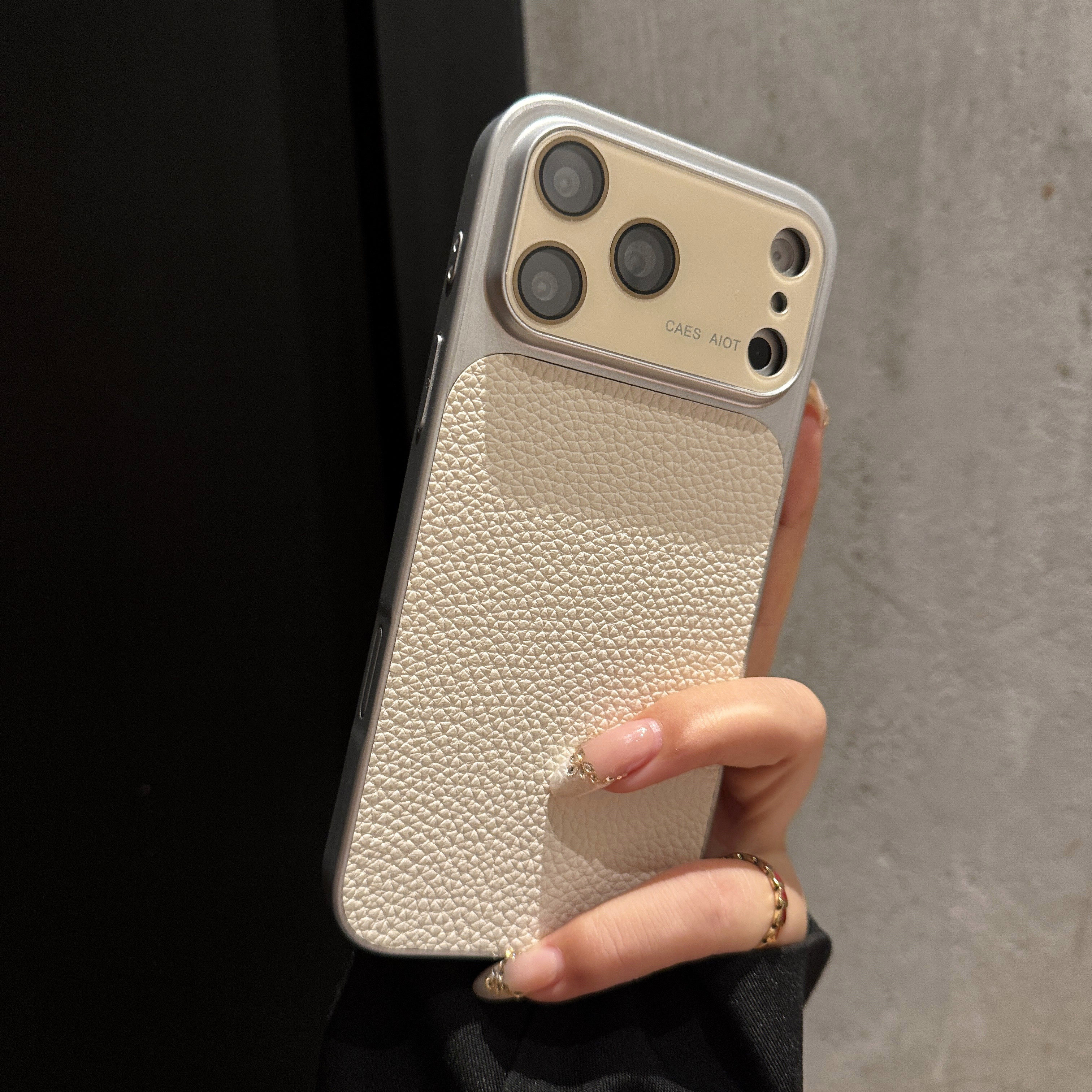 适用苹果17promax荔枝纹仿皮手机壳iPhone16简约奢华保护套15/14plus硅胶软壳13高级感磨砂防指纹12全包镜头