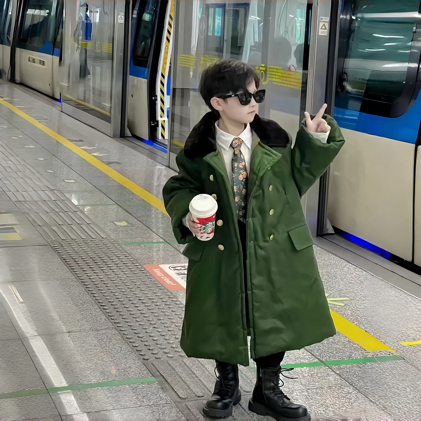 男女孩童青少年学生儿童军大衣