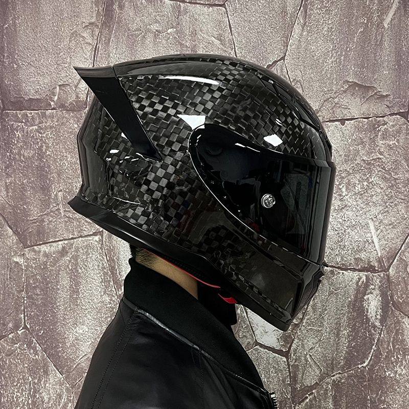 碳纤维摩托车头盔男女夏季全盔3C认证机车女大尾翼蓝牙槽个性四季