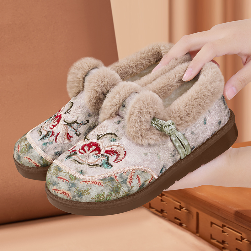 老北京布鞋女冬加绒绣花妈妈棉鞋