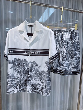 Light Luxury Style Ice Silk Pajamas for Men, Summer Short-Sleeved Shorts, Shirt Collar, D Letter Print, Home Wear Set for Outerwear