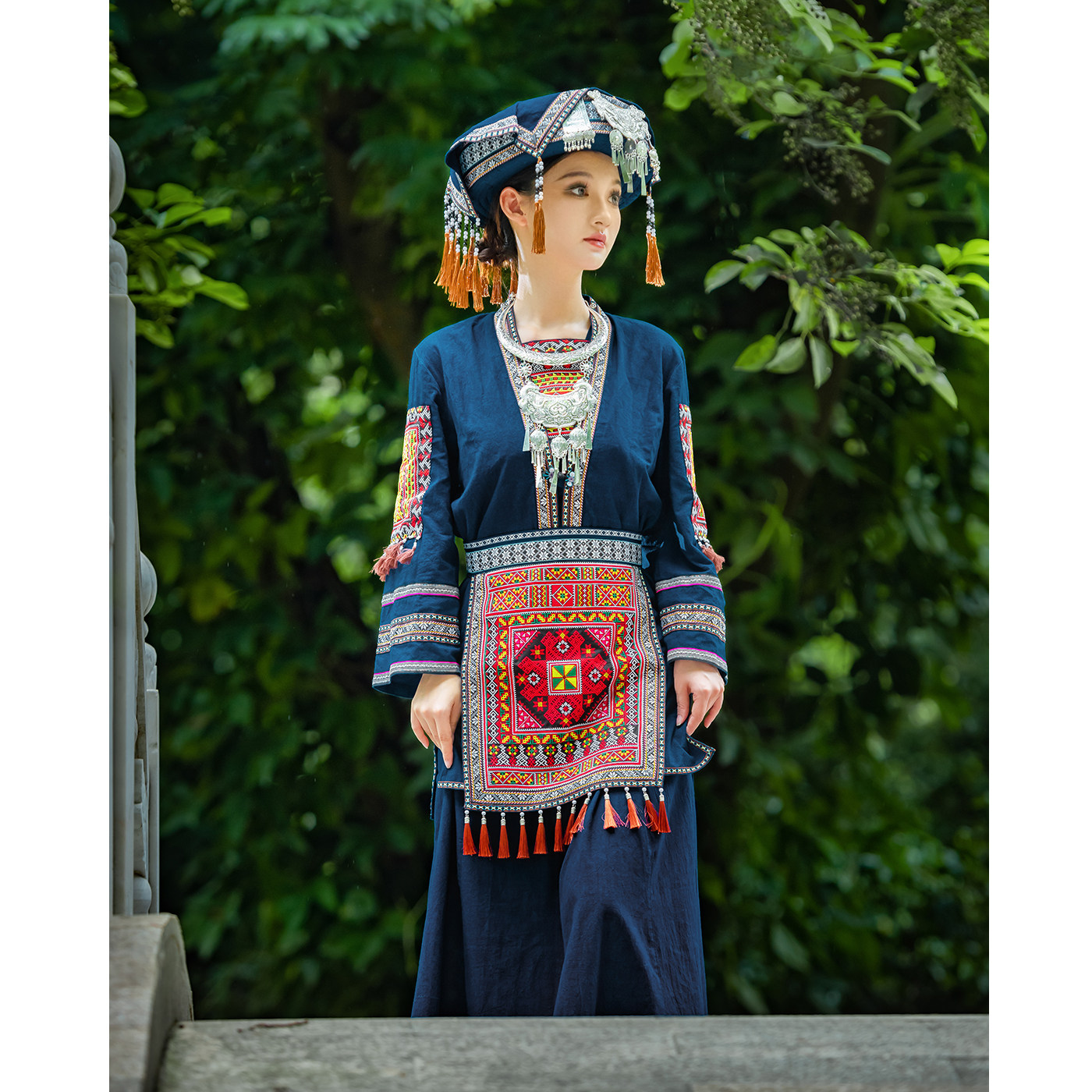 五十六个少数名族演出三月三壮族女款成人苗族土家族传统服饰套装