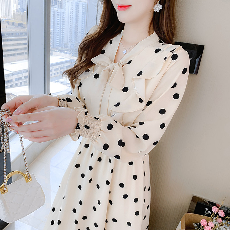 가을 겨울 외출용 수유원피스 산후복고풍 미드기장 도트 플러스 벨벳 균일하게 슬림하게 연출 가능한 다용도 수유 밑단 스커트