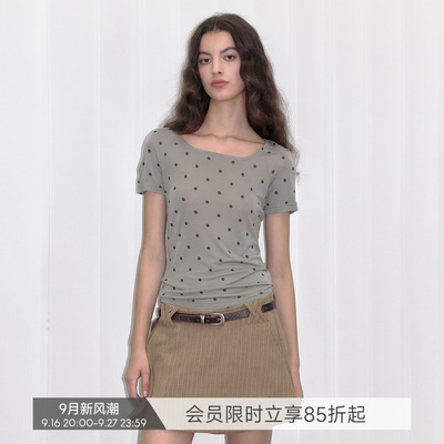 短袖薄款方形领口设计
