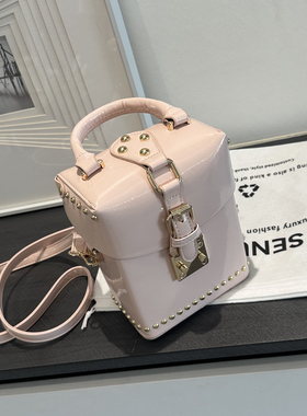 左杏压花饭盒包女2025新款时尚手提盒子包百搭腋下包单肩斜跨包