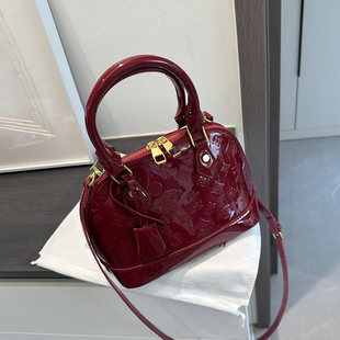 红色包轻便水桶包女贝壳包2025新款夏季超火轻奢小众高级感斜挎包