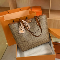 Коричневая коллекция, чтобы отправить шелковой шарф