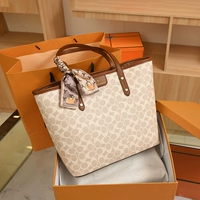 Коллекция риса белого цвета, чтобы отправить шелковый шарф