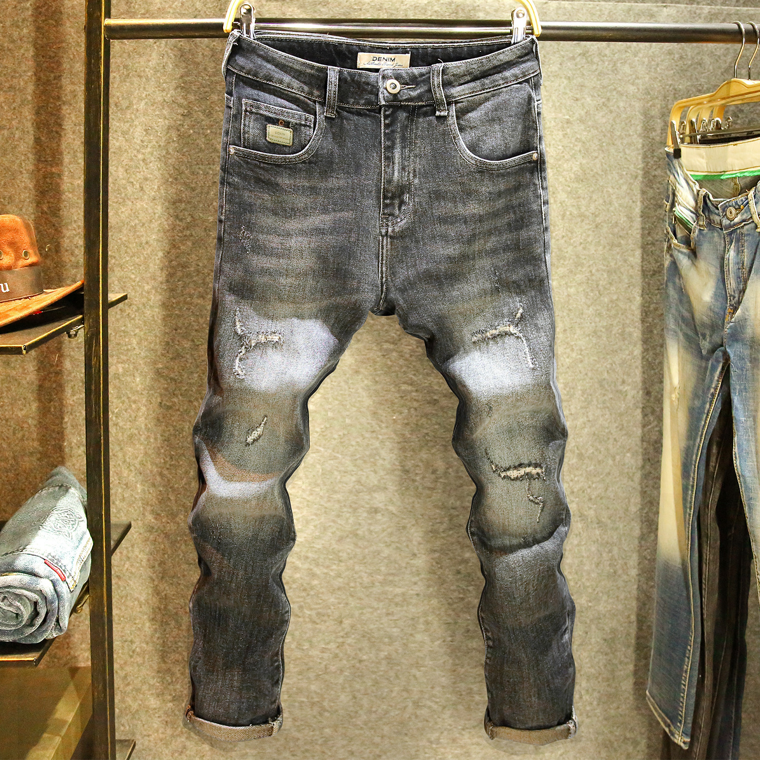 黑灰色潮牌破洞牛仔裤男秋季新款宽松直筒裤子潮流刮烂补丁长裤子