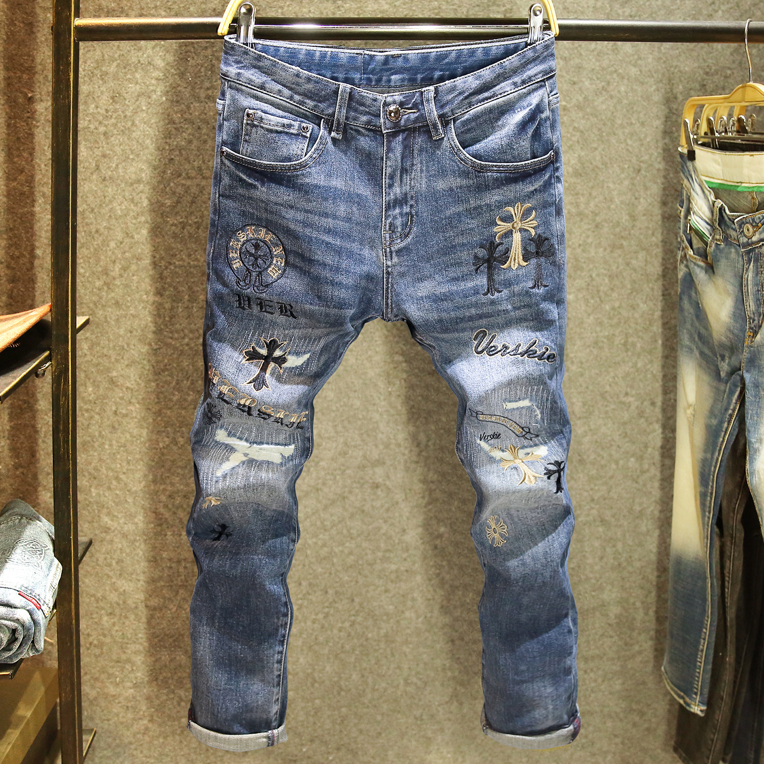 高端ins潮牌刺绣牛仔裤男款弹力修身小脚裤子男破洞补丁帅气长裤