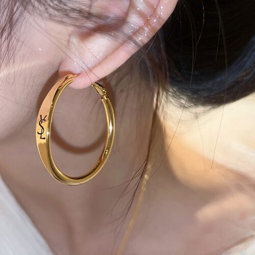 夸张金色字母大耳环圈圈女轻奢高级感气质耳圈圈耳饰2026新款爆款
