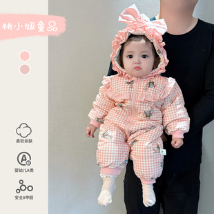 小月龄宝宝冬装新生女宝连体衣加绒夹棉保暖棉衣外出连帽爬服冬季