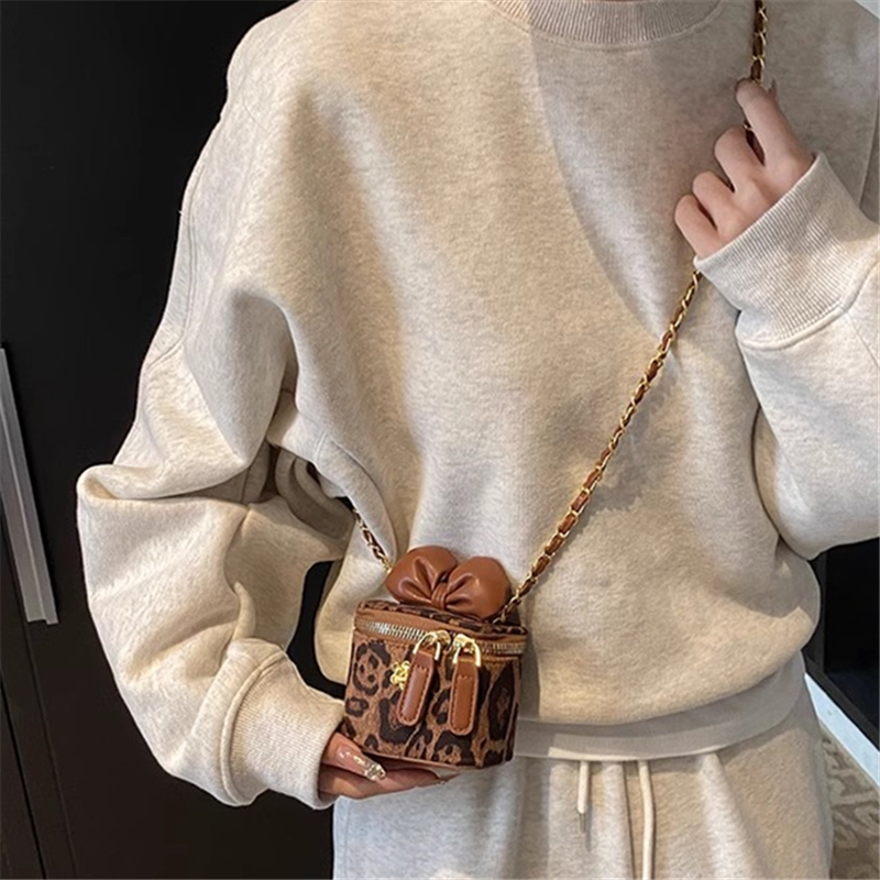 小香风菱格绣线迷你水桶包