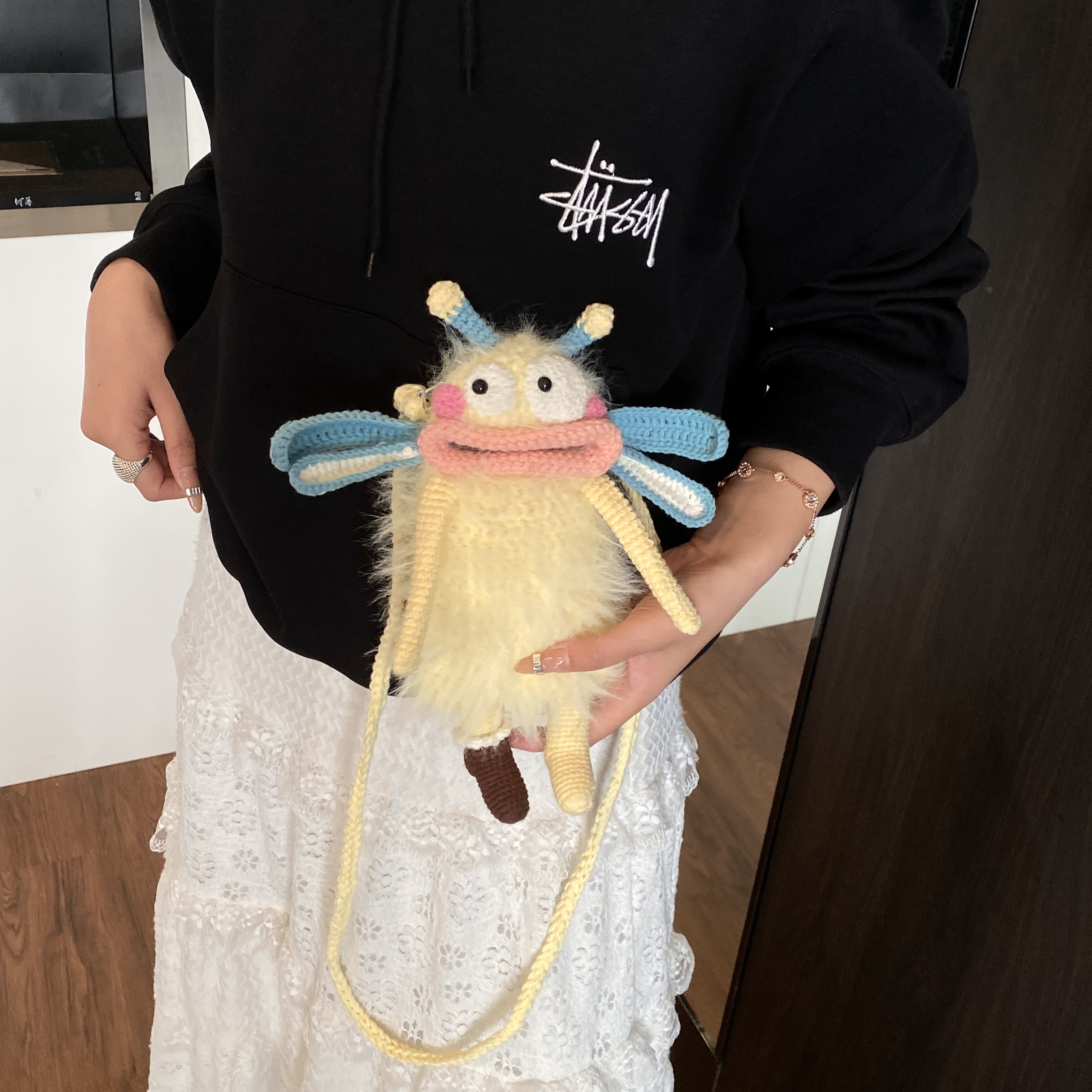 秋冬稀奇古怪抽象毛线针织包包女2025新款迷你斜挎粉色毛绒手机包