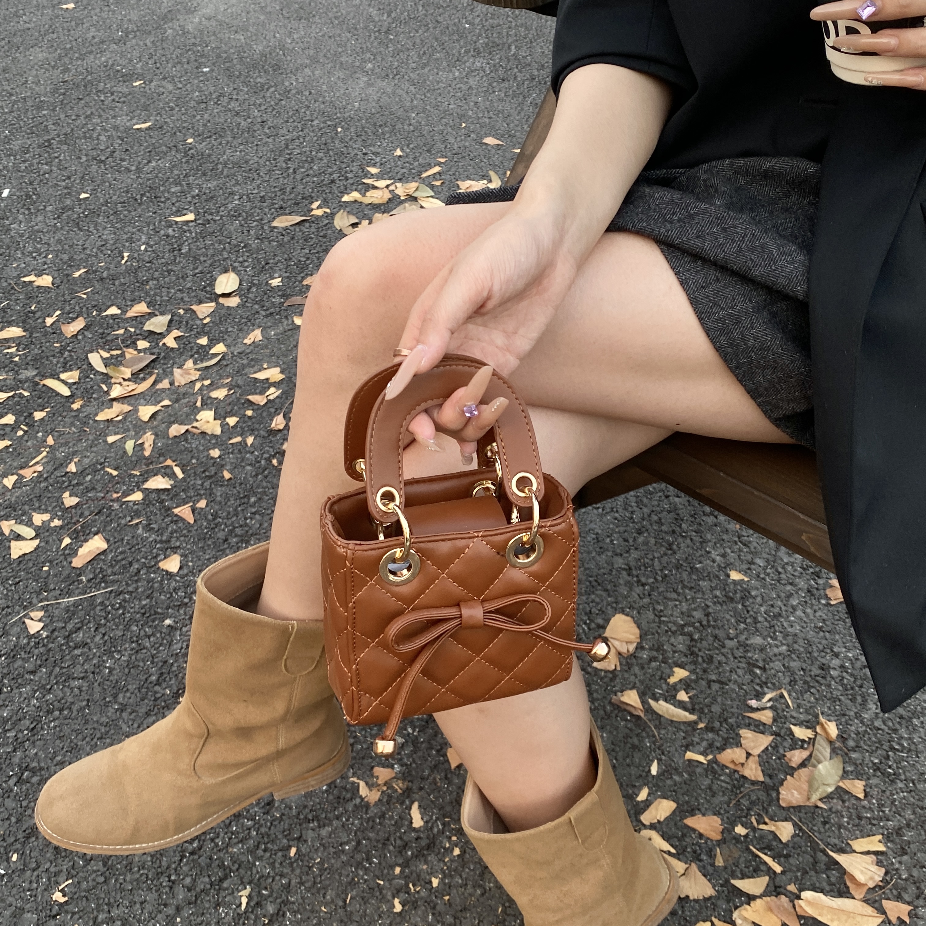 2025冬季新款蝴蝶结菱格手提斜挎包小香风单肩包迷你零钱小方包女