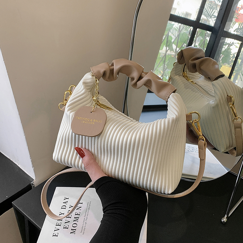 2023夏季新款时尚百搭腋下包