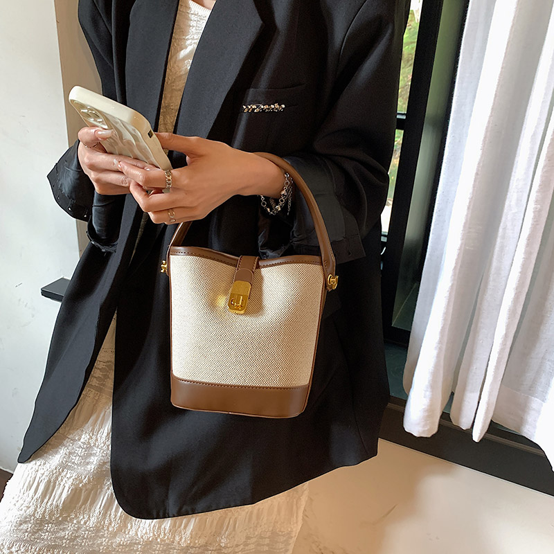 2023夏季时尚新款单间斜跨水桶包