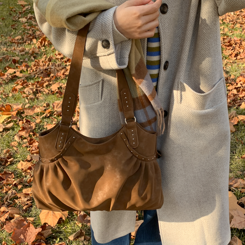 废土风大容量时尚单肩包包女2025新款美拉德机车大容量通勤腋下包