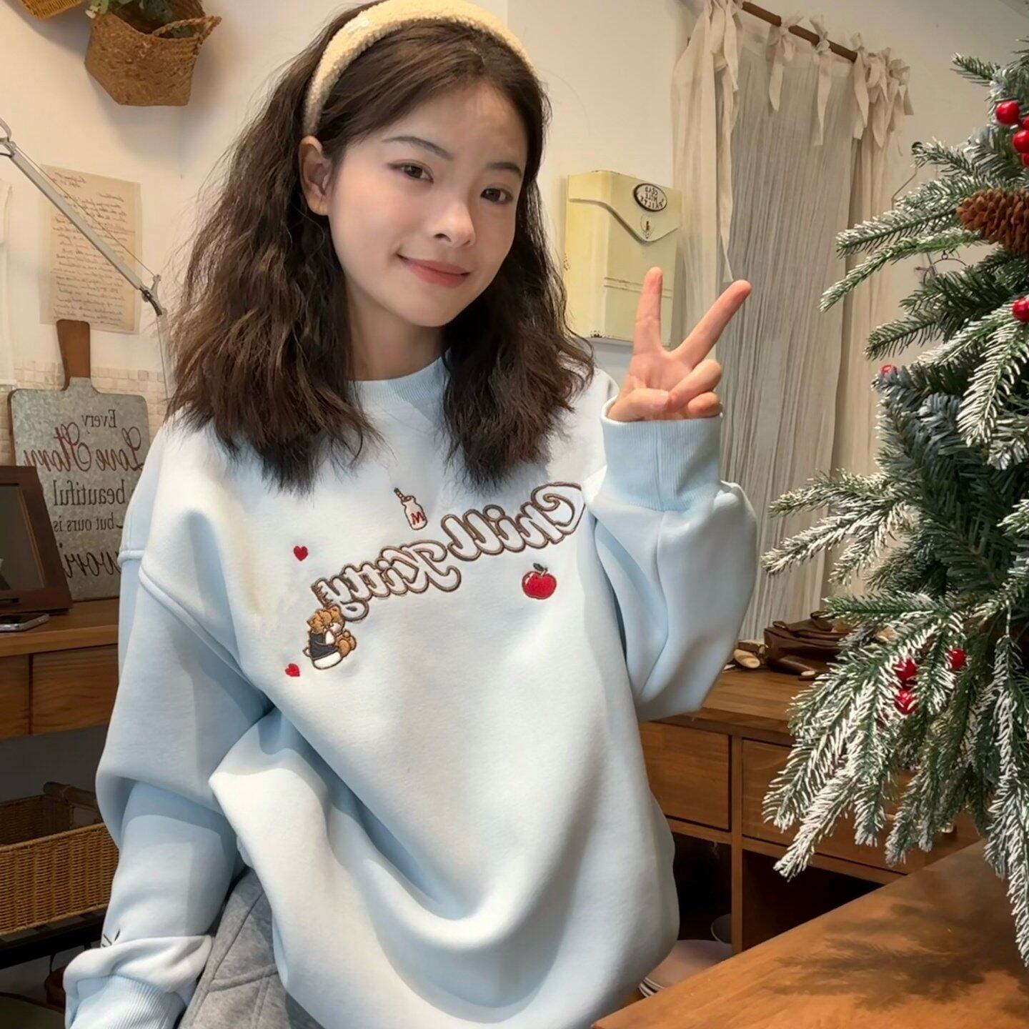 大码实拍~加绒加厚卫衣胖MM慵懒宽松设计感卡通刺绣圆领上衣