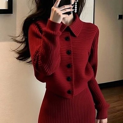 小个子女神范气质高级感富家千金miu系红色圣诞针织连衣裙套装冬