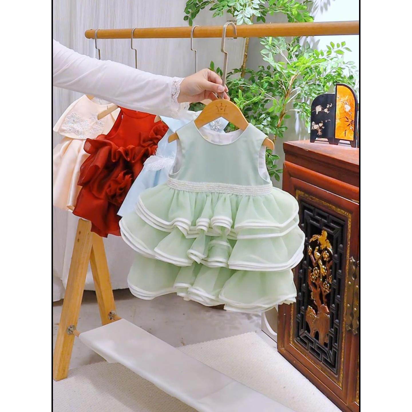 女童浅绿色背心连衣裙女宝宝周四生日礼服无袖荷叶边蛋糕裙公主裙