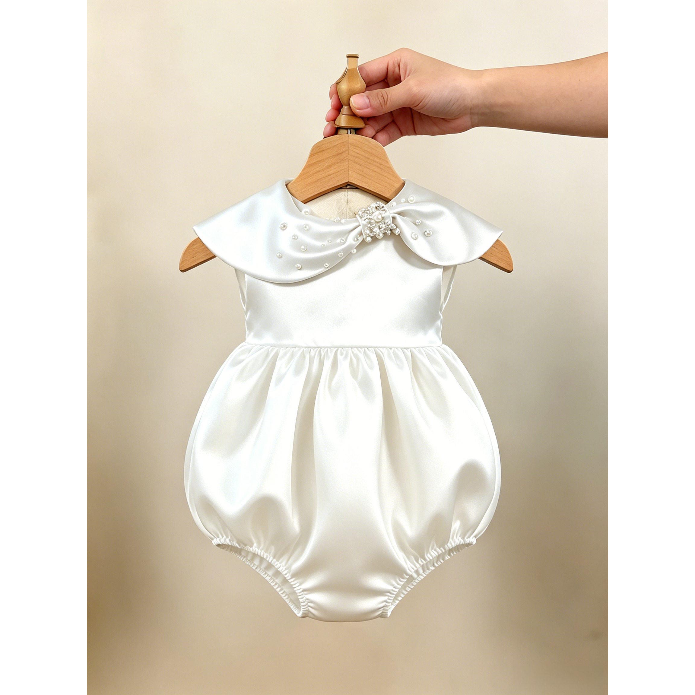 女童珍珠装饰白色连体哈衣夏季薄款宝宝周岁生日礼服蝴蝶结爬爬服