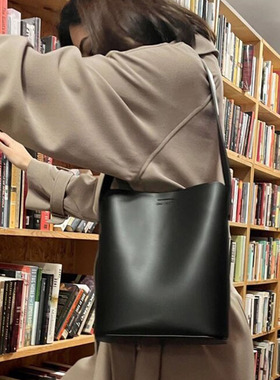 包包女2021新款手提水桶包大容量单肩托特包小众oak+Fort斜挎女包