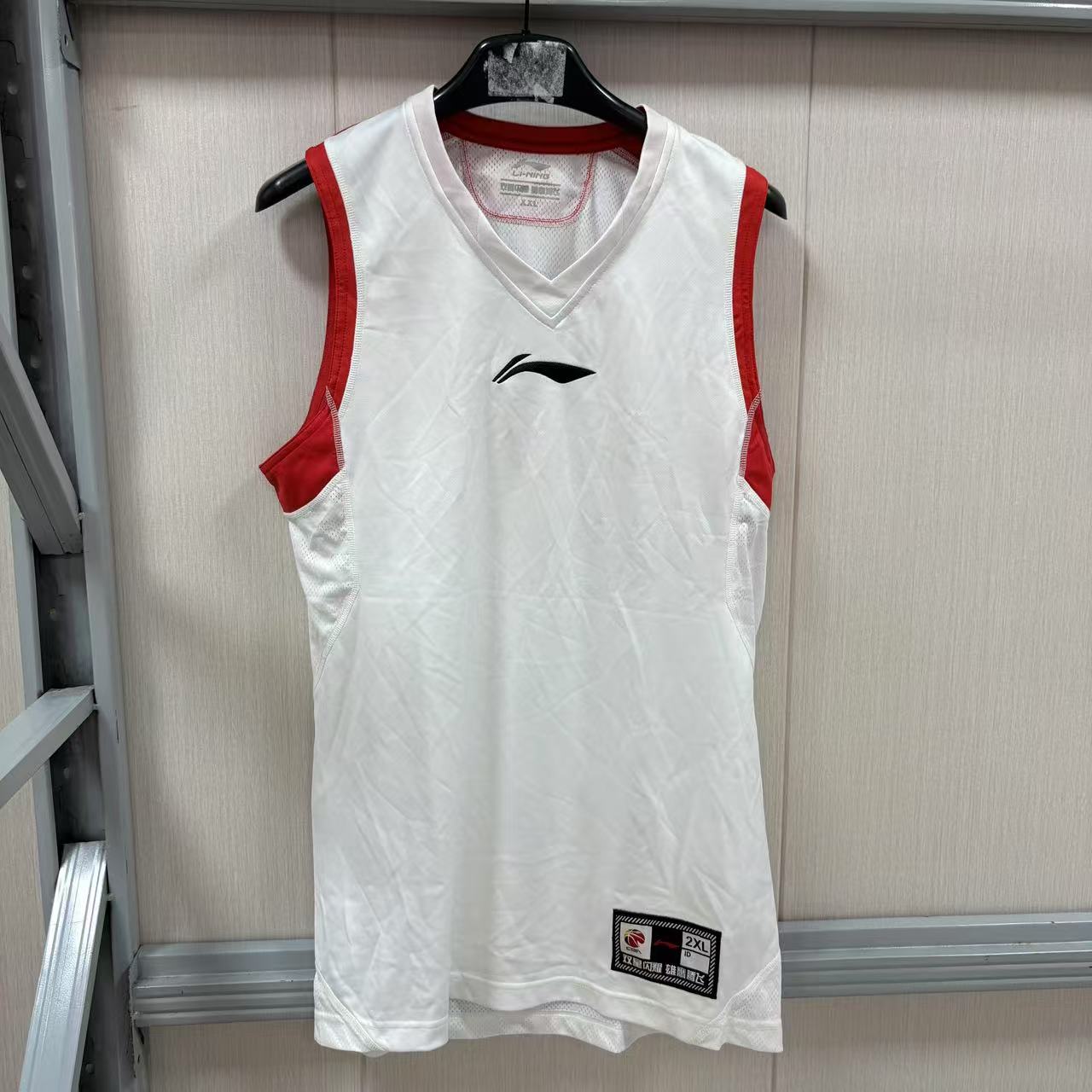 《购买前看详情B品》李宁男子运动短袖透气吸汗比赛上衣AAYG677