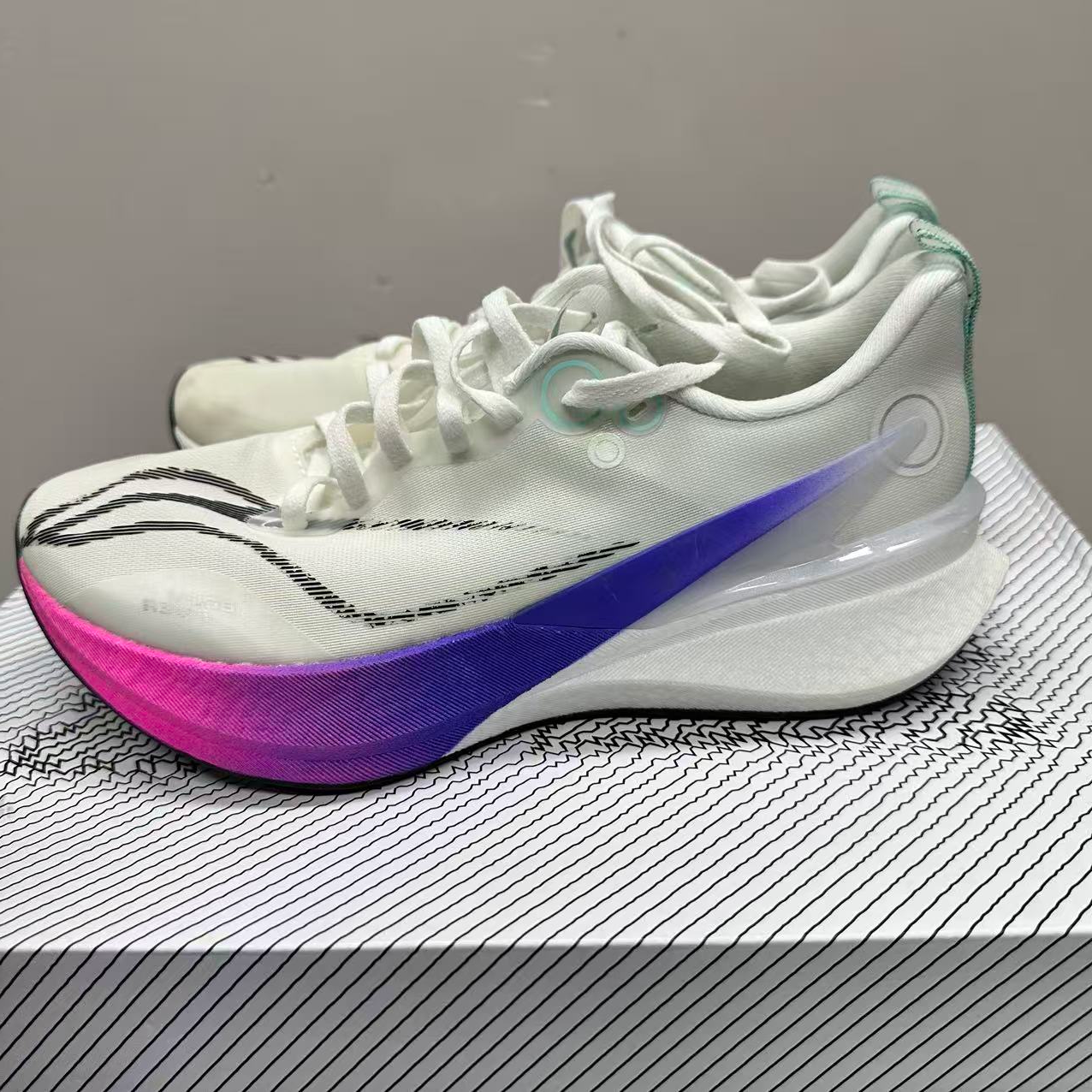 李宁赤兔8PRO男子运动鞋