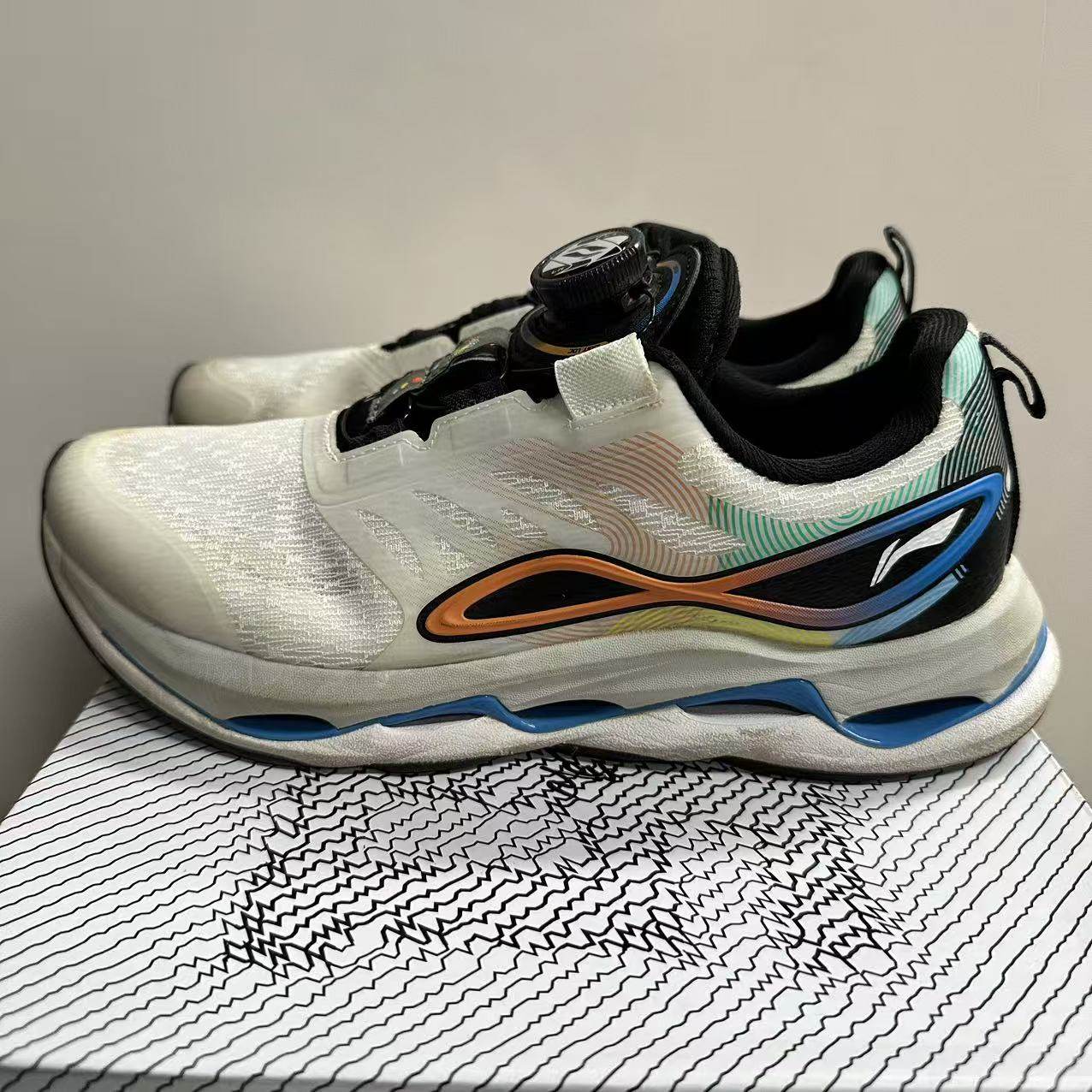 （瑕疵门店样鞋）李宁反光减震回弹低帮耐磨舒适跑步鞋YKFU080