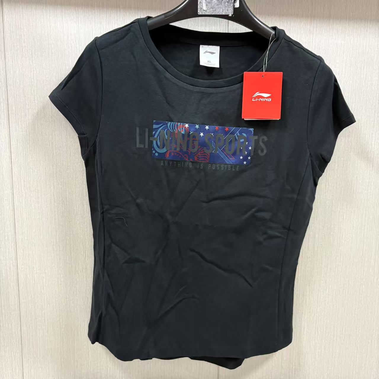 《购买前看详情B品》李宁运动时尚系列常规型短袖文化衫女款AHSN1