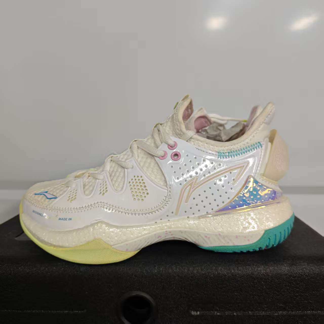 （瑕疵门店样鞋）李宁战戟女子缓震运动羽毛球鞋AYAR024