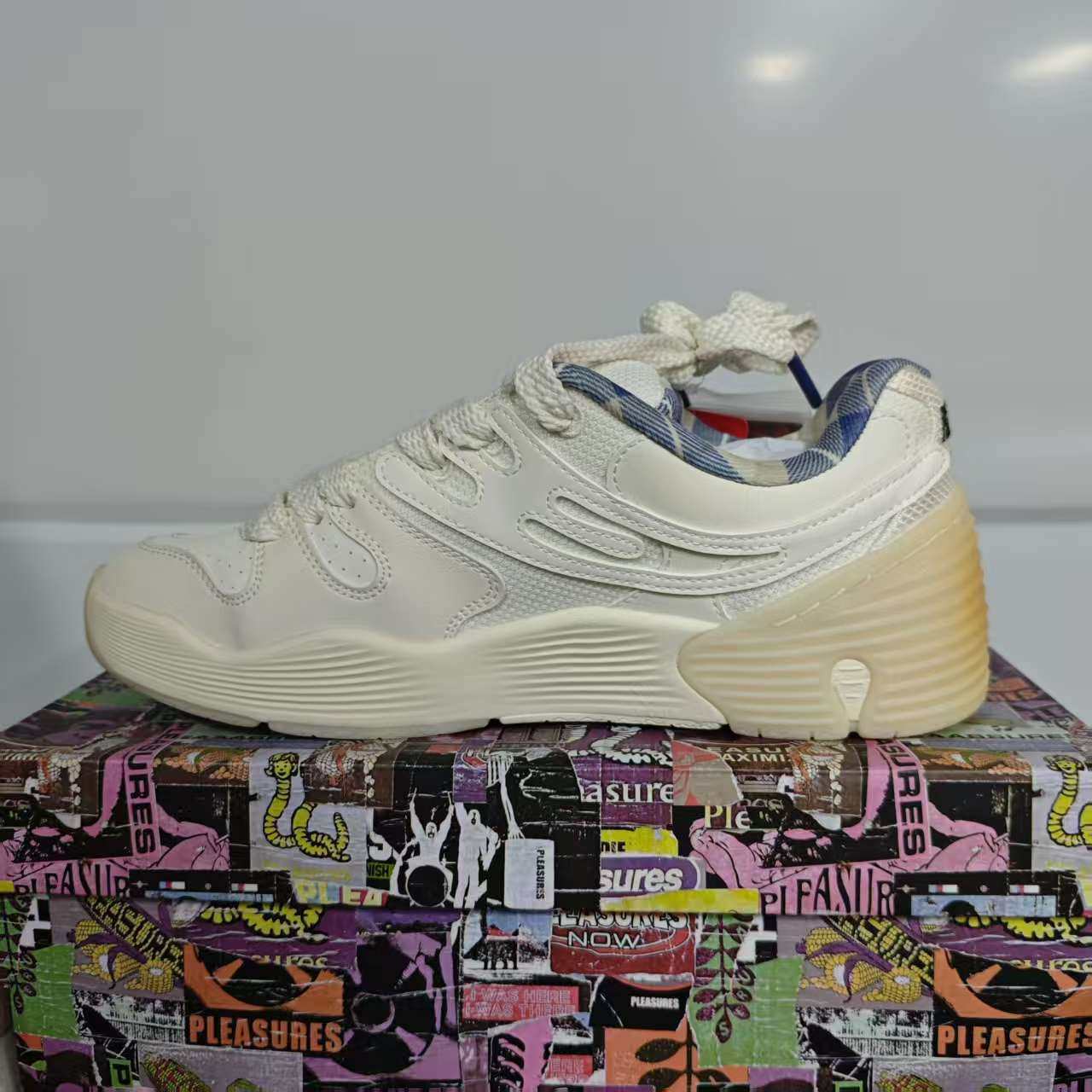 （瑕疵门店样鞋）李宁板鞋 x PLEASURES天蛟男款滑板鞋AEPU085