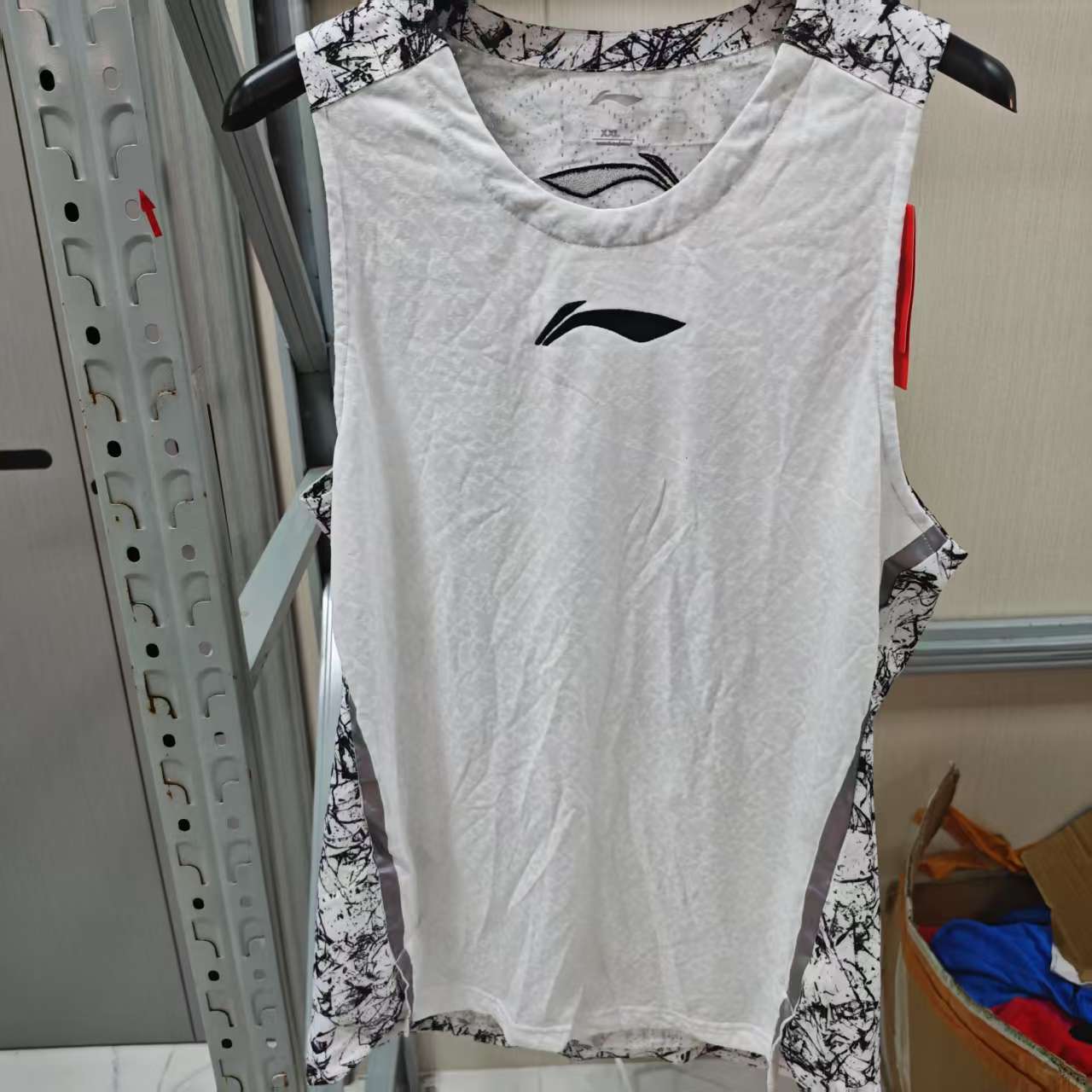 《购买前看详情B品》李宁无袖男子夏季运动篮球训练无袖服AAYN185