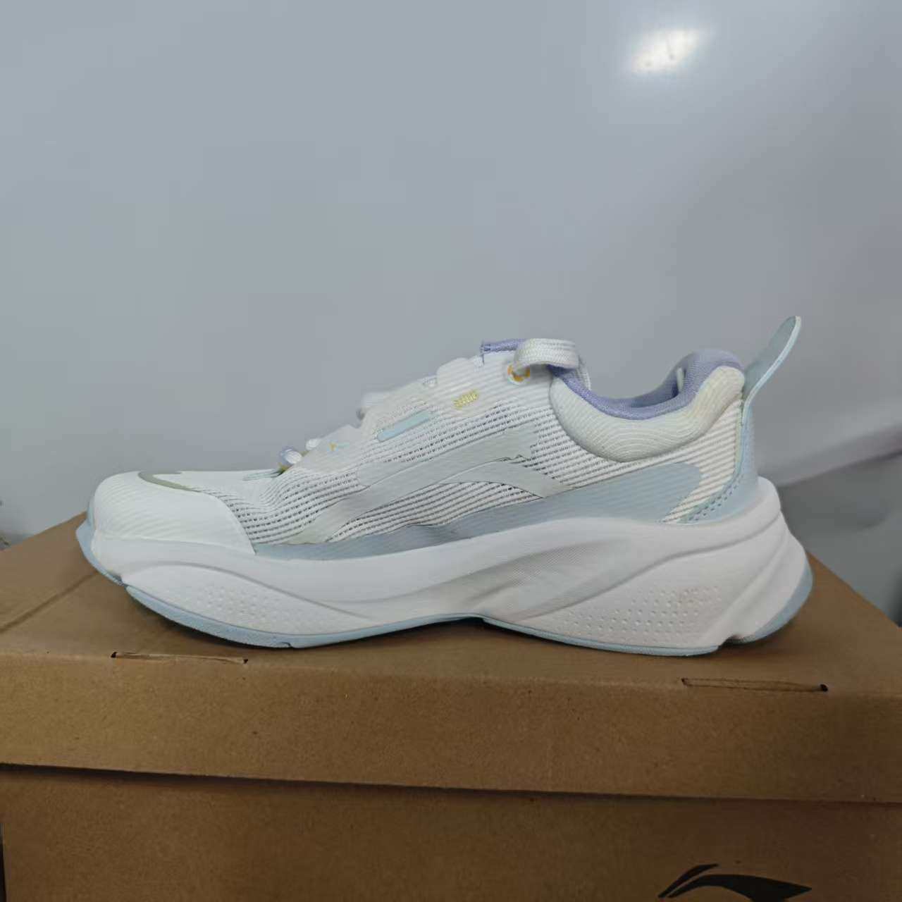 （瑕疵门店样鞋）李宁女鞋百搭透气运动休闲跑步鞋AGLU310