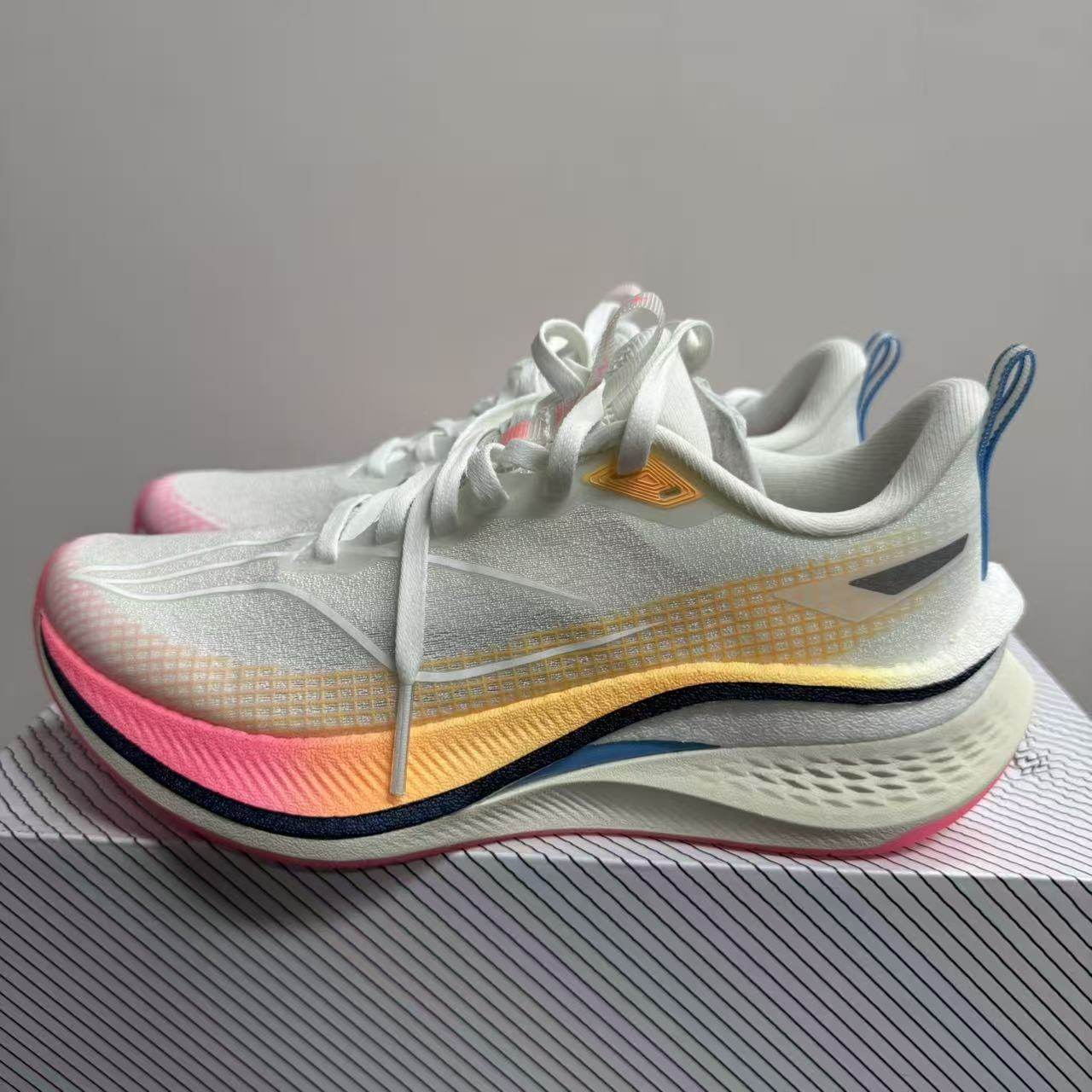 （瑕疵门店样鞋）李宁跑鞋赤兔7PRO女子高回弹训练跑鞋ARPU002