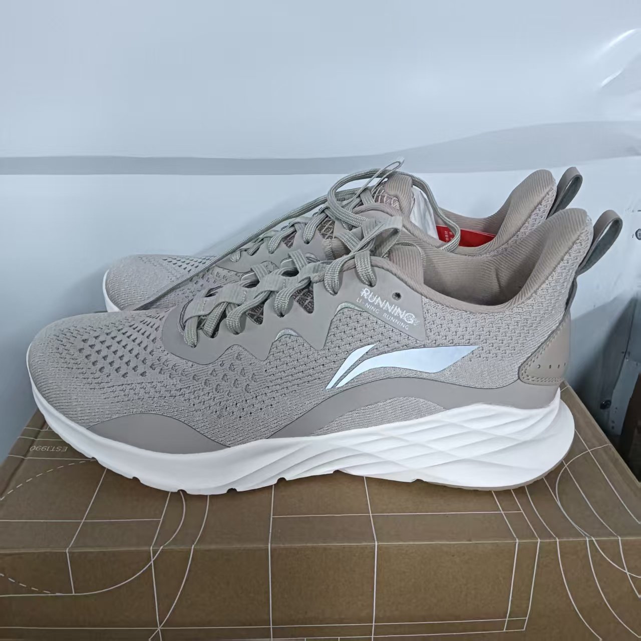 （瑕疵门店样鞋）李宁男子系带耐磨舒适低帮百搭运动跑步鞋ARHU02